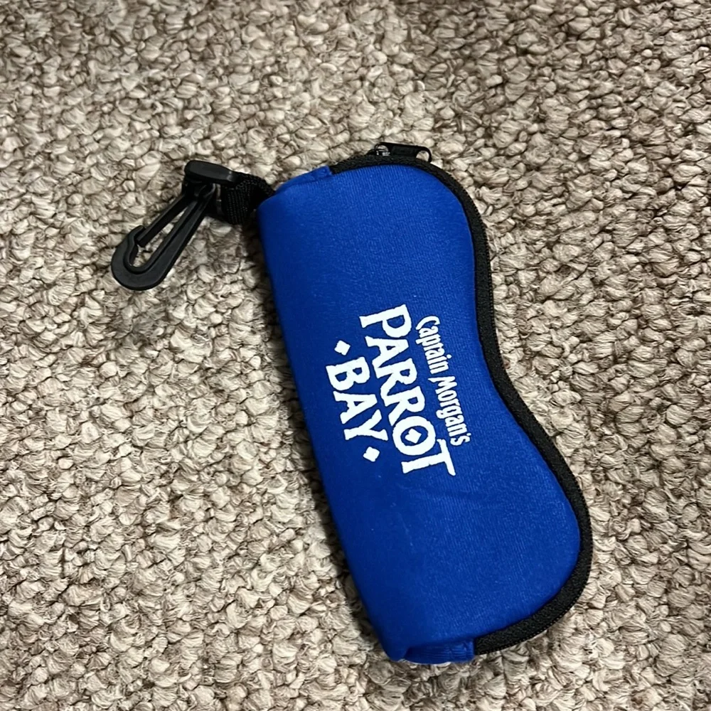 NWOT Captain Morgan’s Pareot Bay Neoprene Glasses Case With Hanger keychain